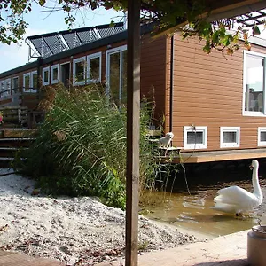 Frühstückspension Houseboat Between Windmills